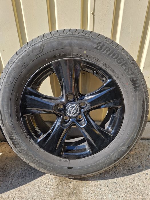 Оригинални джанти за  Toyota RAV4  с гуми