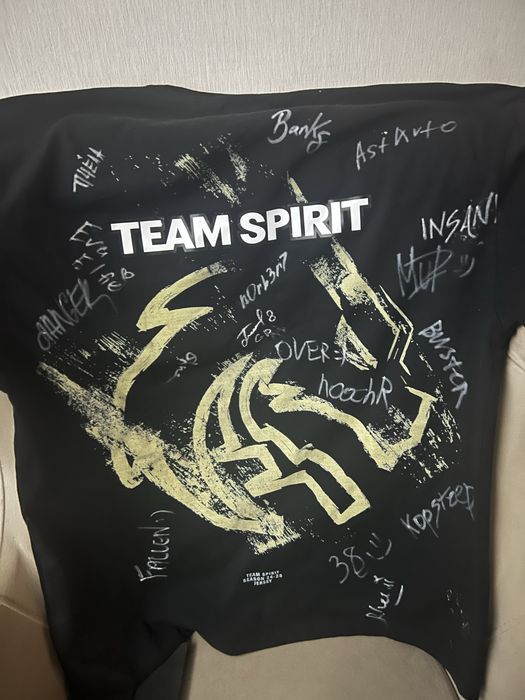 Футболка пгл с подписями