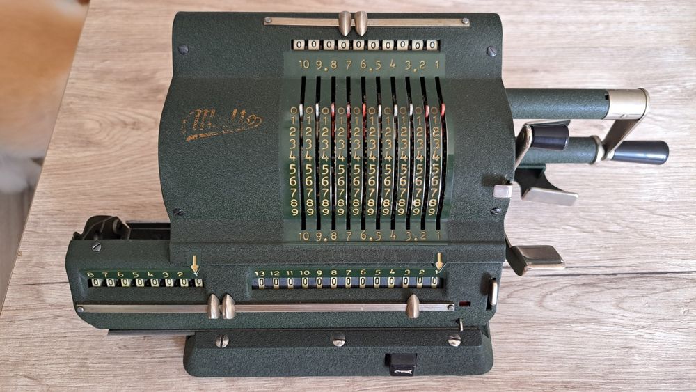 Mașina de calcul veche Suedeza Multo