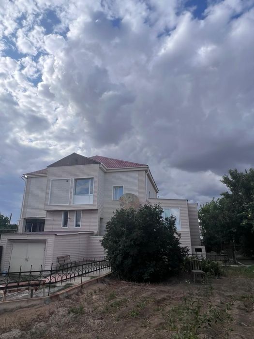 Продам двухэтажный 5 комнатный дом