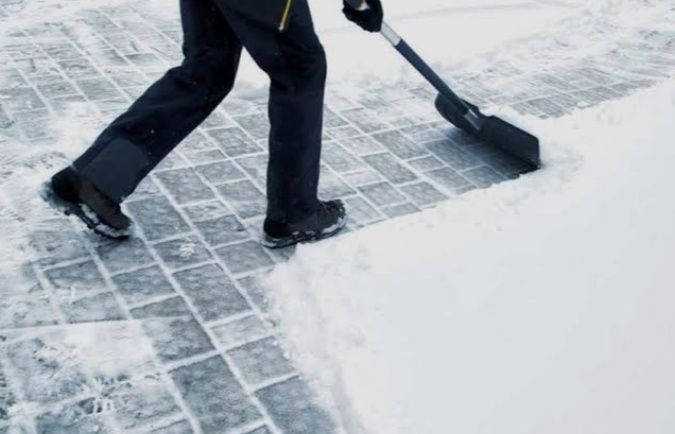 Уборка территории от снега и льда