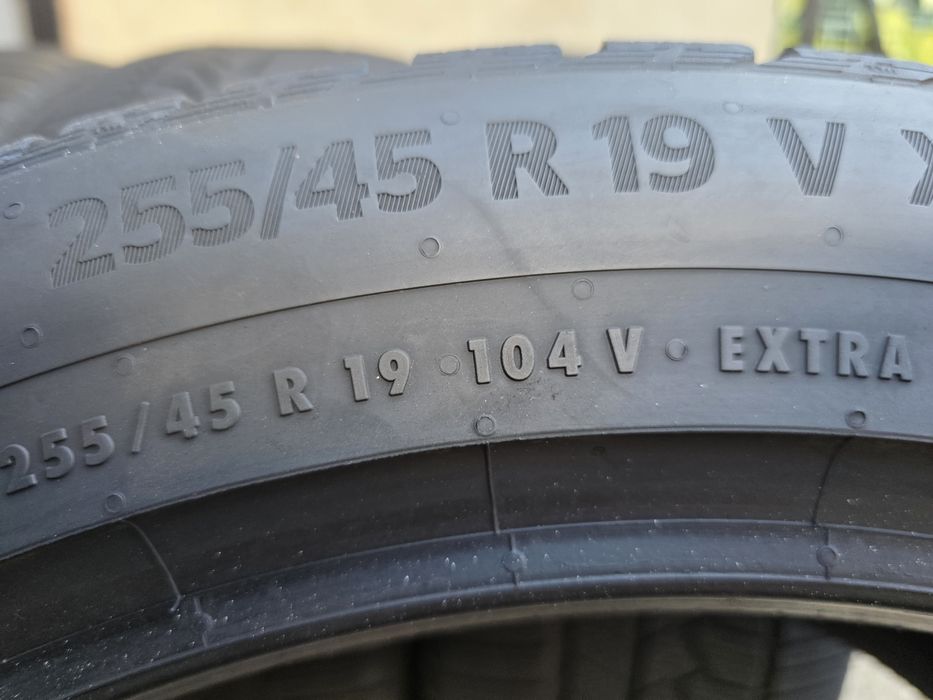 Vand patru anvelope de iarna  continental  255 45 19  dot 3923
