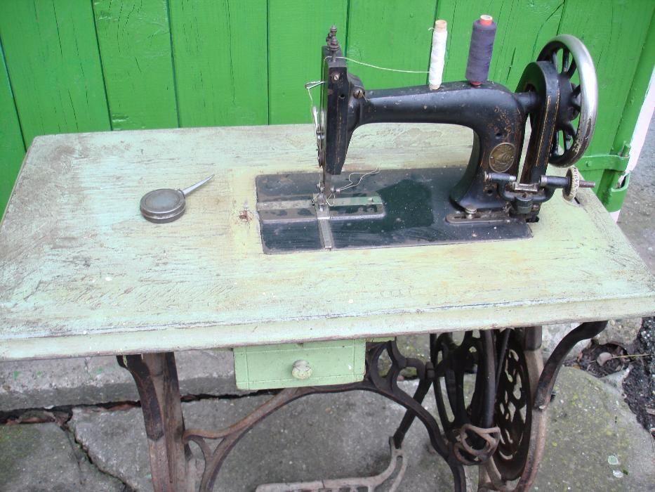 Masina de cusut SINGER