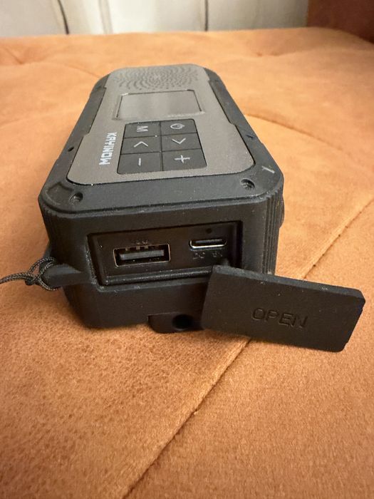 Radio portabil multifunctional cu bluetooth,lanterna,etc