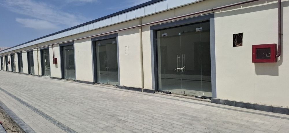 Urganch tuman dehqon bozorida 2 doʻkon sotiladi