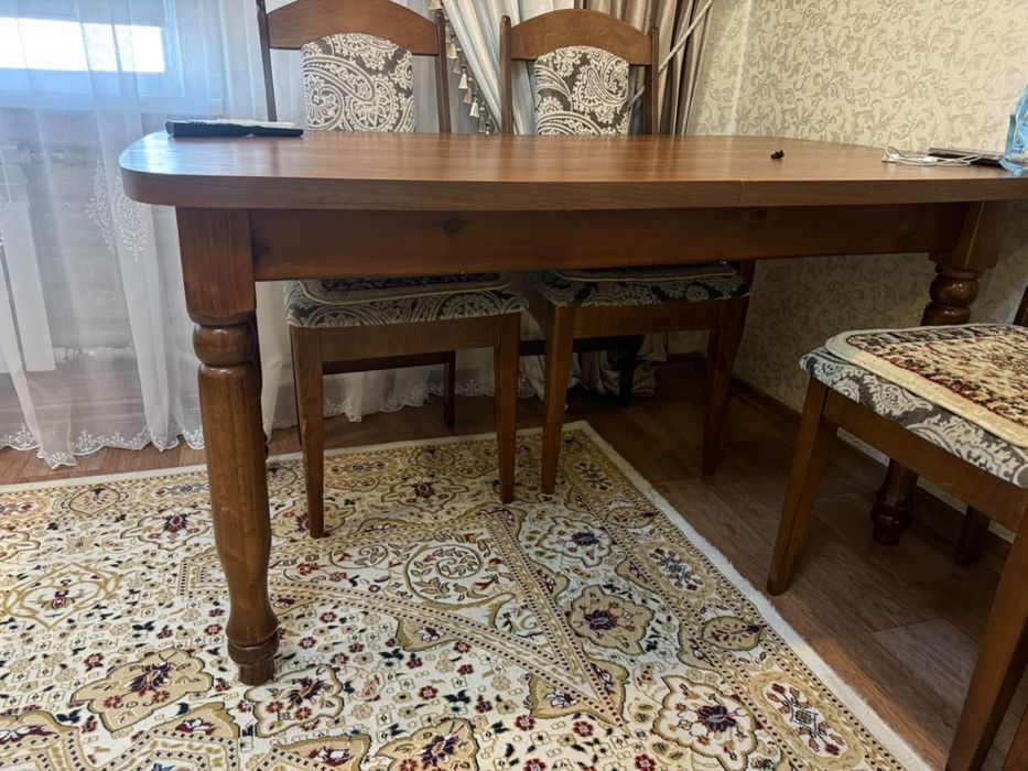Продам стол в отличном состоянии.