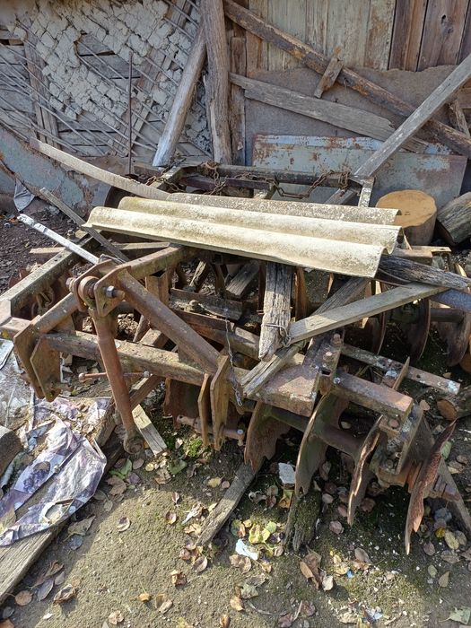 Vand tractor U 650 si utilaje