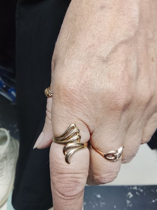 Продам золотое кольцо