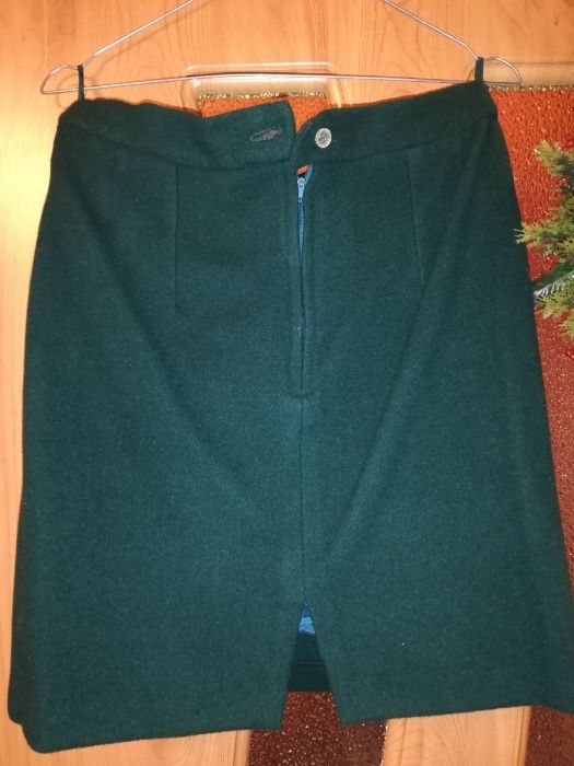Costum de dama verde din lână sacou+fusta masura 40