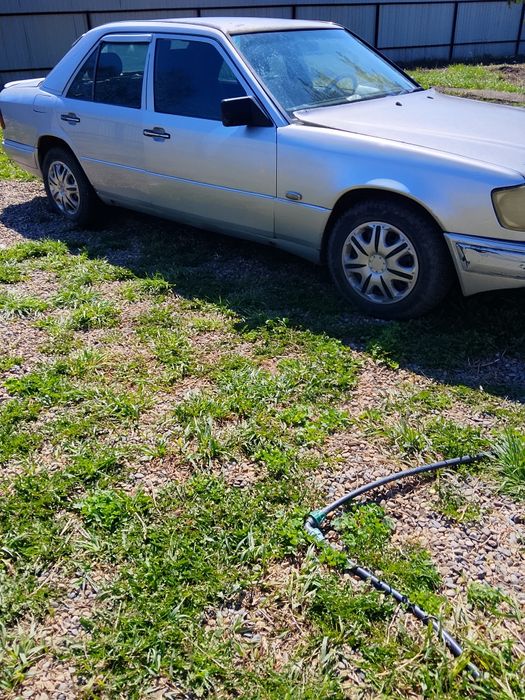 Продам Mercedes 124