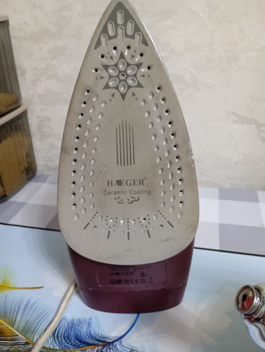 Утюг и гладильная доска