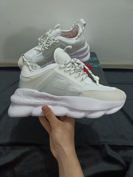 Adidași Versace   .