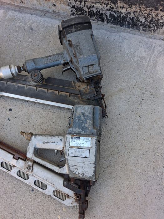 Pistol pneumatic bătut cuie lemn