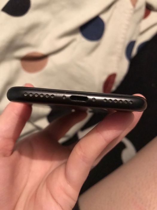 Продам Айфон 7