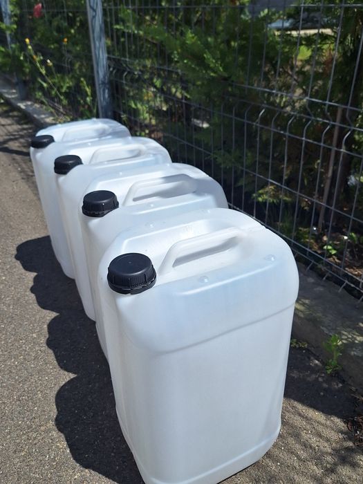 Vând canistre 25l