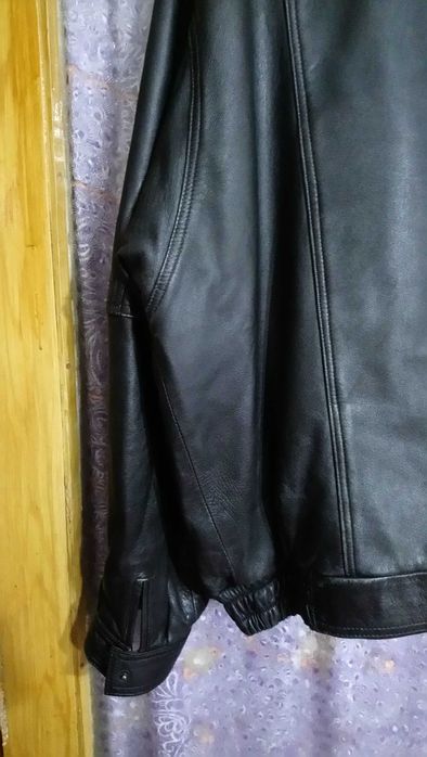 Продавам дамско кожено яке