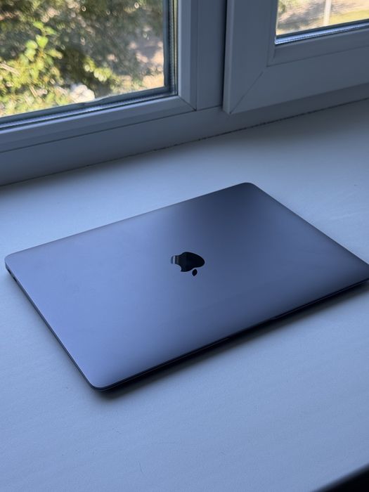Продам Macbook Air M1 100% 20 циклов