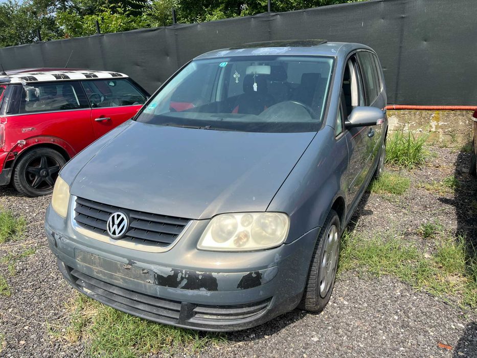 Dezmembrez VW Volkswagen Touran 2004 gri verzui 1,6 FSI