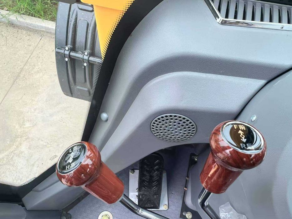 1,2 куба Погрузчик MAXBULL - SW936