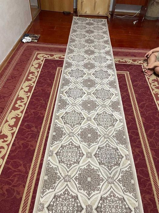 Ковровая дорожка в отличном состоянии