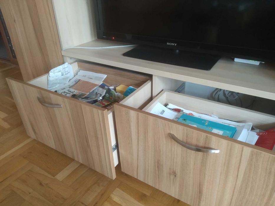Холна секция с ТВ ниша