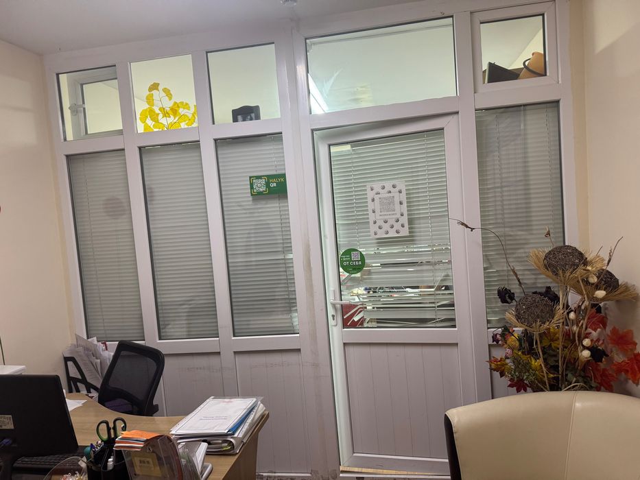 Пластиковые двери окна перегородка