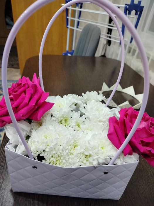 Продам цветы букет за 3500,с сумочкой