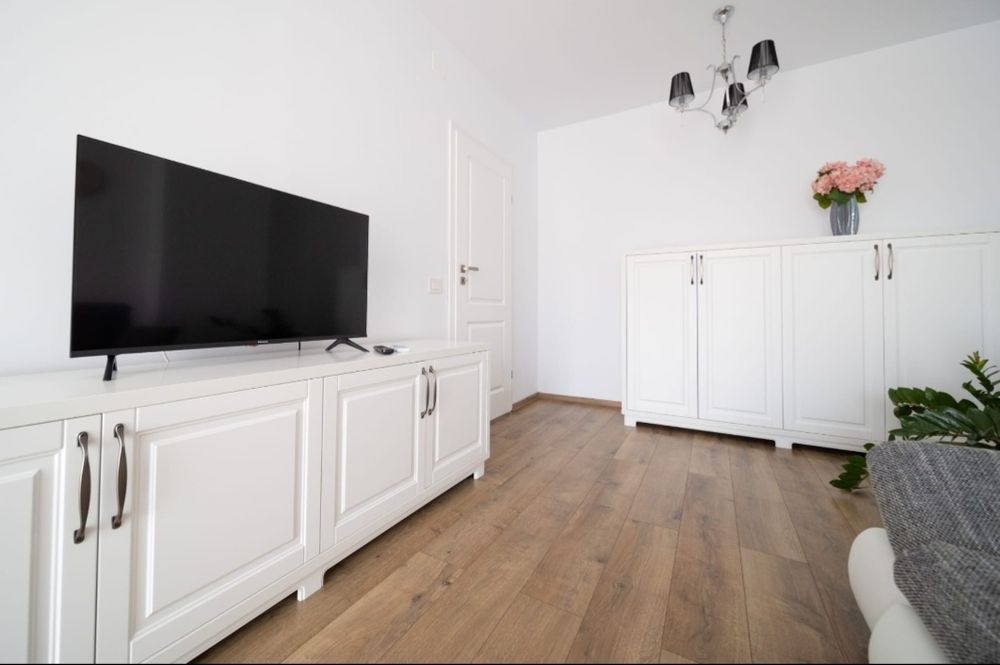 Inchiriez apartament cu 2 camere lux,cu loc de parcare,,in cartierul ,,Prima Onestilor,,,