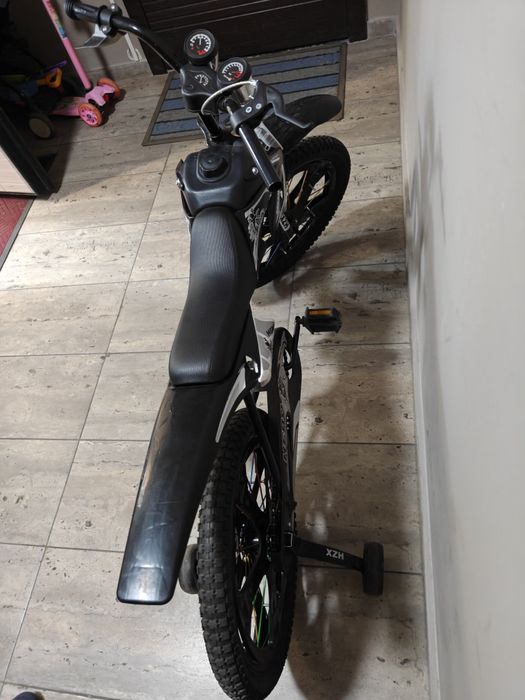 Велосипед, новый. Стоит ждёт нового хозяина.