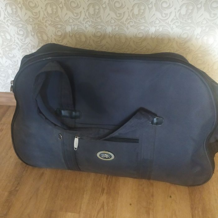 2 дорожные сумки на колесиках