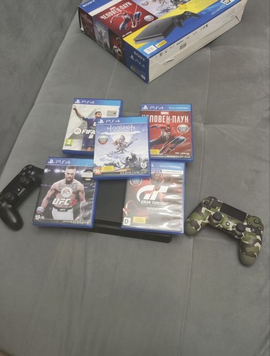 Продам PS4 в отличном состоянии. Есть торг