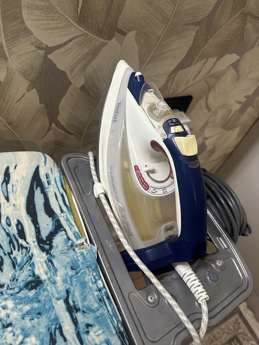 Утюг және гладильная доска