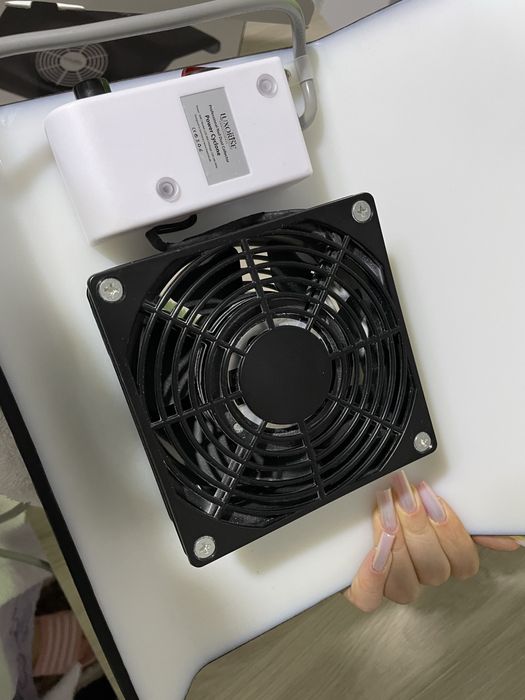 Aspirator manichiura