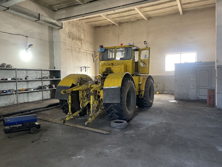 Кировец 701 месте с плугом