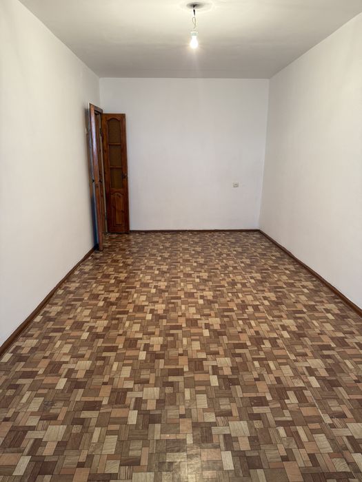 4ком по Абая, 2эт не угловая