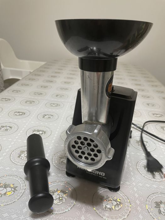 Мясорубка редмонд