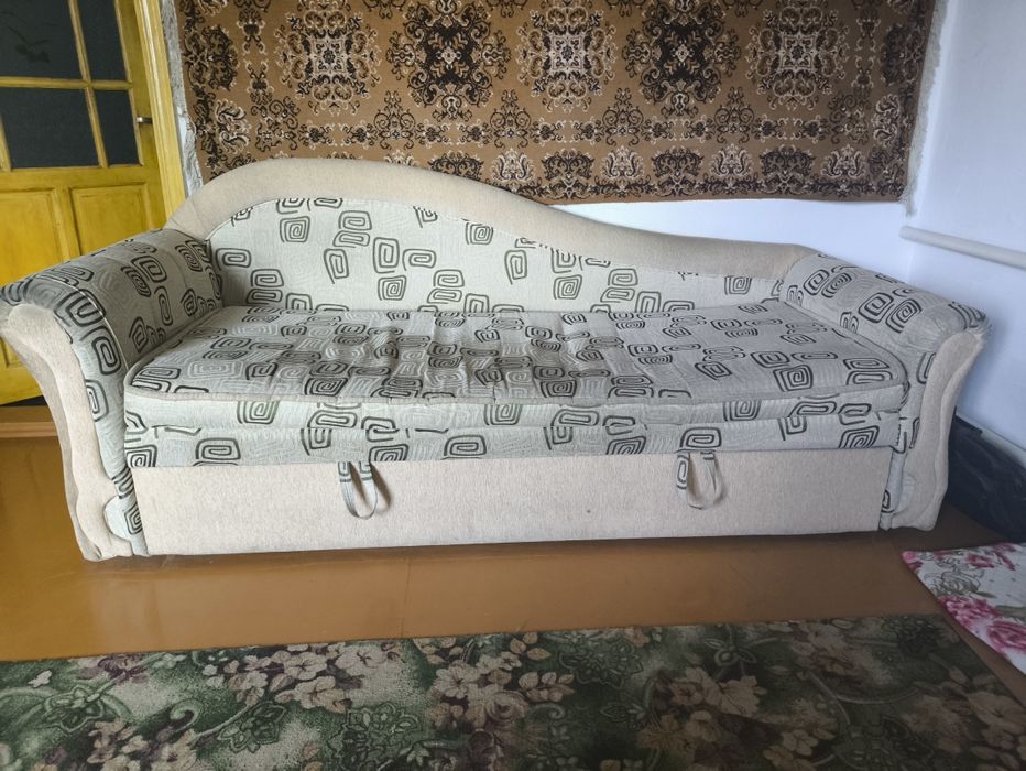 Продам диван раскладной.