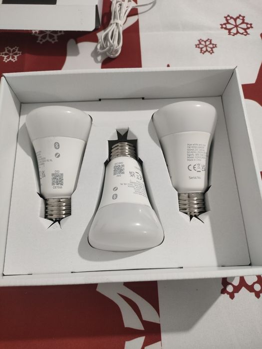Pachet Philips  Hue - 3 becuri+ consola+intrerupator