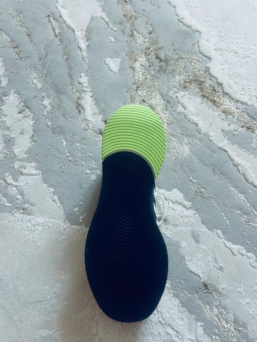 Продается кроссовки