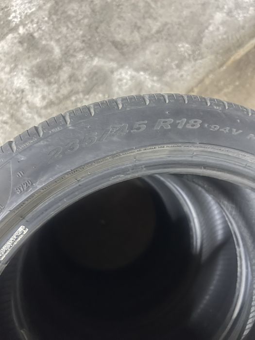 Продам шины Pirelli летние (R18)