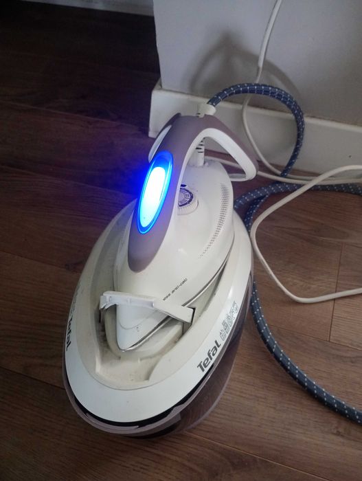 Vând statie de calcat cu aburi