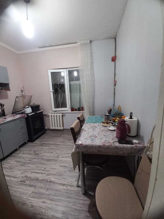 Продается квартира Сергели-5  1/9/9 сзади Торгового центра Golden Life