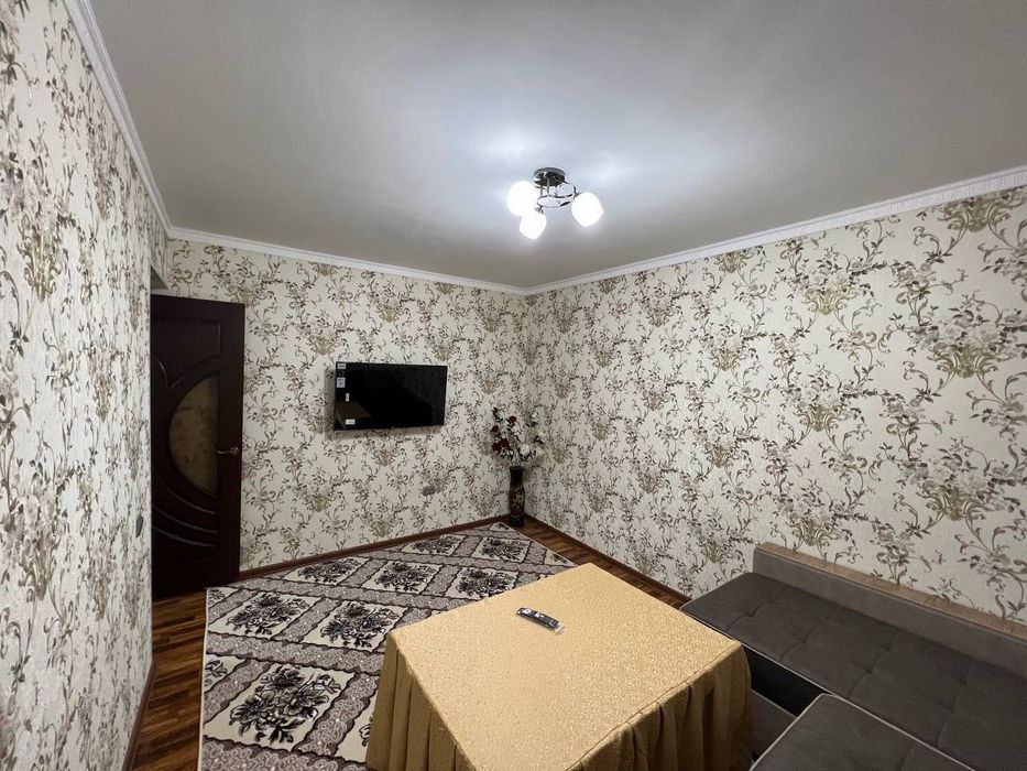 Сдается 2х комнатная квартира 
С обстановкой 
В горде Алмалыке