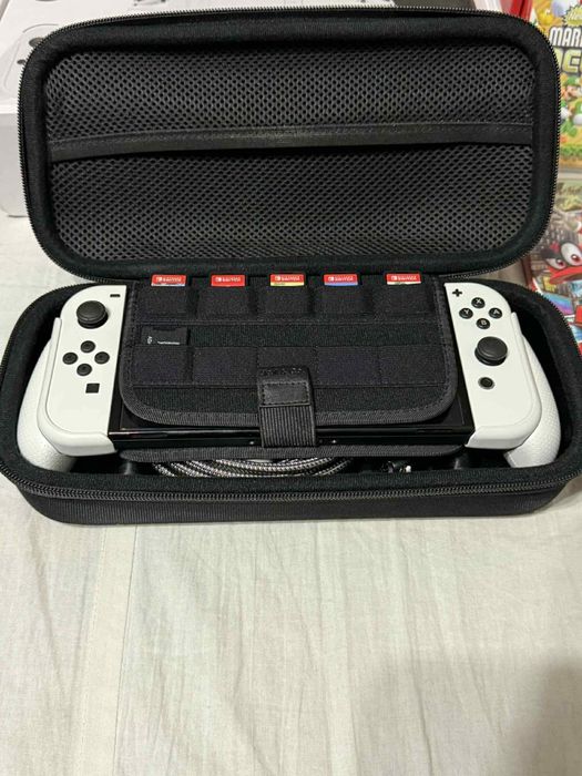 Nintendo Switch OLED + 5 игри + аксесоари – пълен комплект