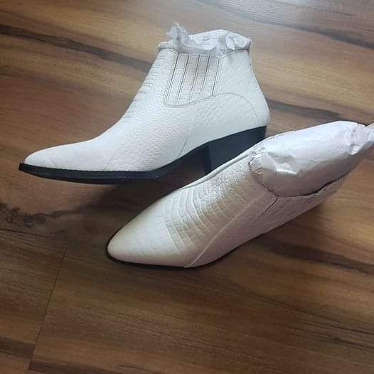 Дамски боти със змииски ефект