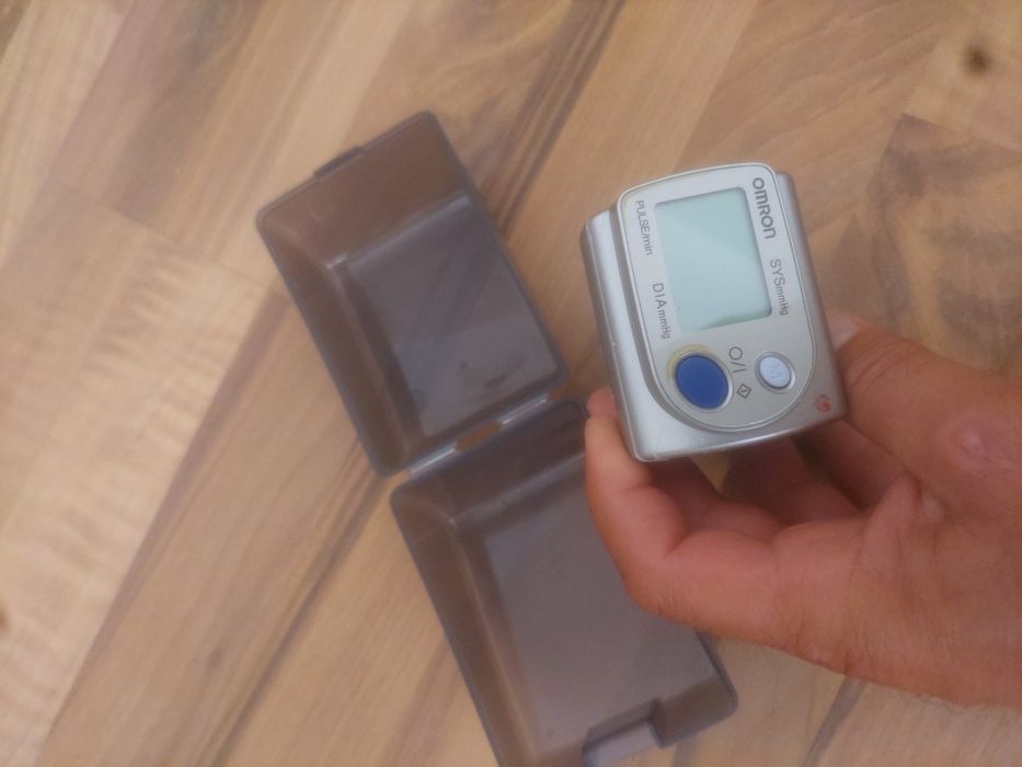 Tensiometru de incheietura Omron ,stare buna
