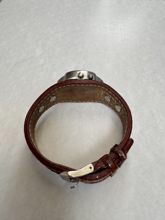 Продавам дамски часовник FOSSIL