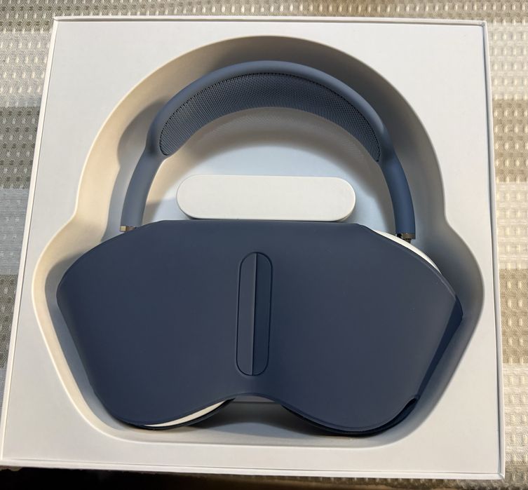 Air Pods Max син цвят