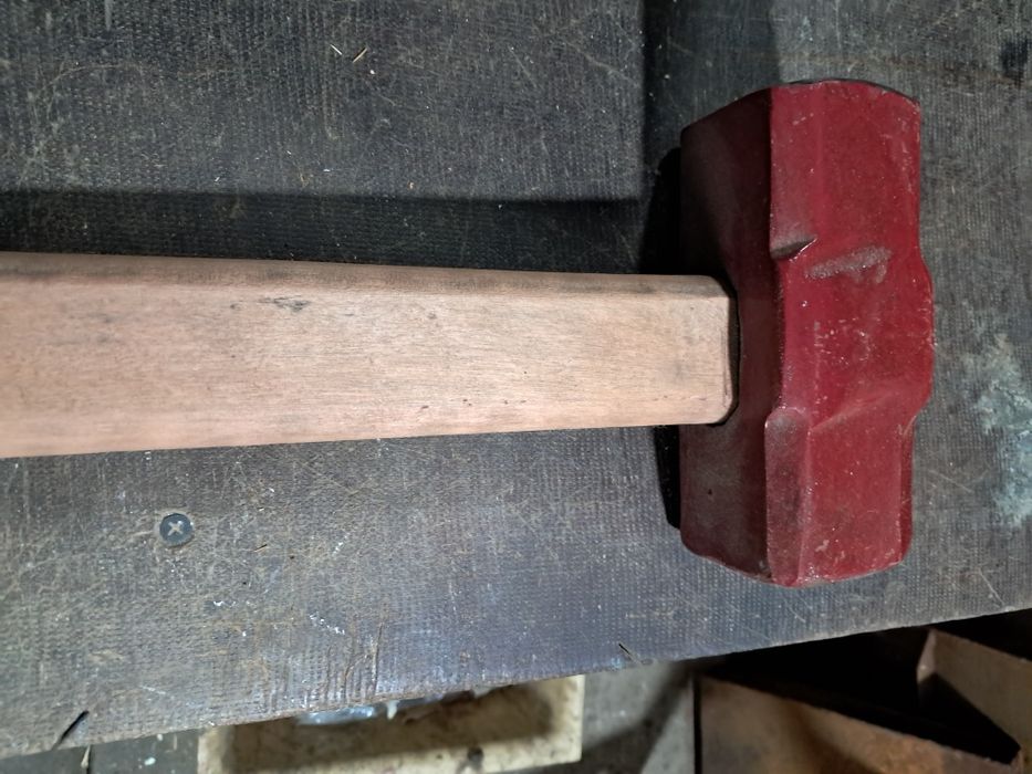 Продам кувалду .