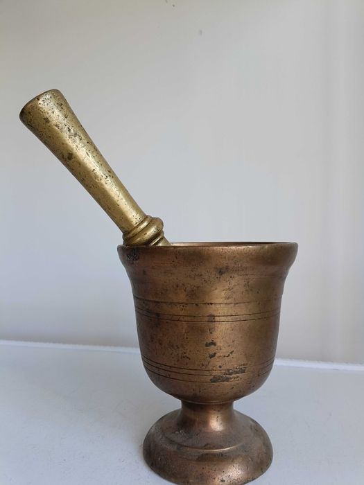 Бронзово , масивно хаванче с чукало.